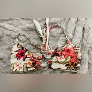 Beach bunny bikini top like new XL ( bottom sold separately)